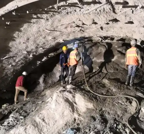 肇州拱顶带模注浆料的施工流程及注意事项